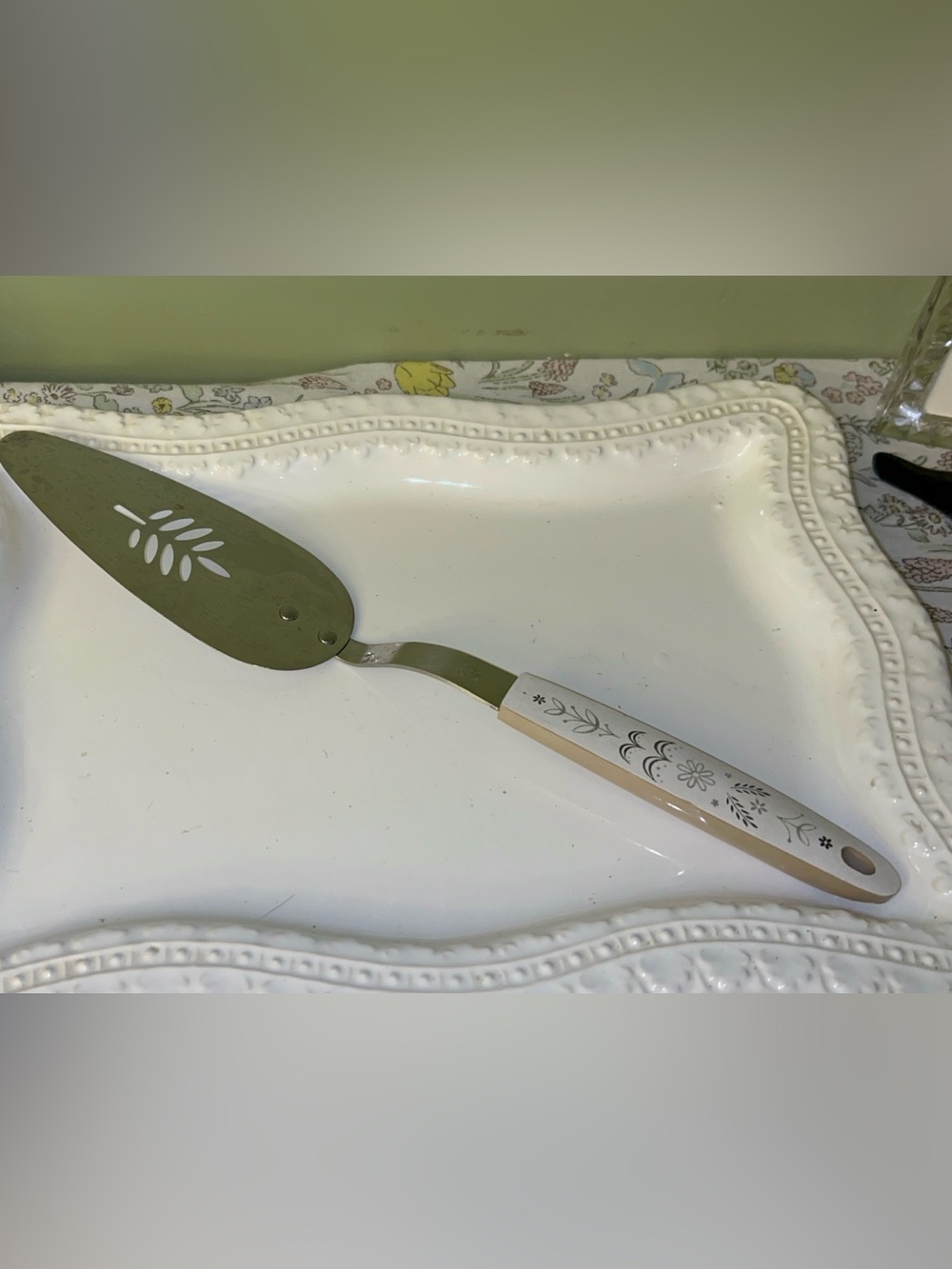 Ekco Flint "Harvest Wheat" pie/cake server-Vintage